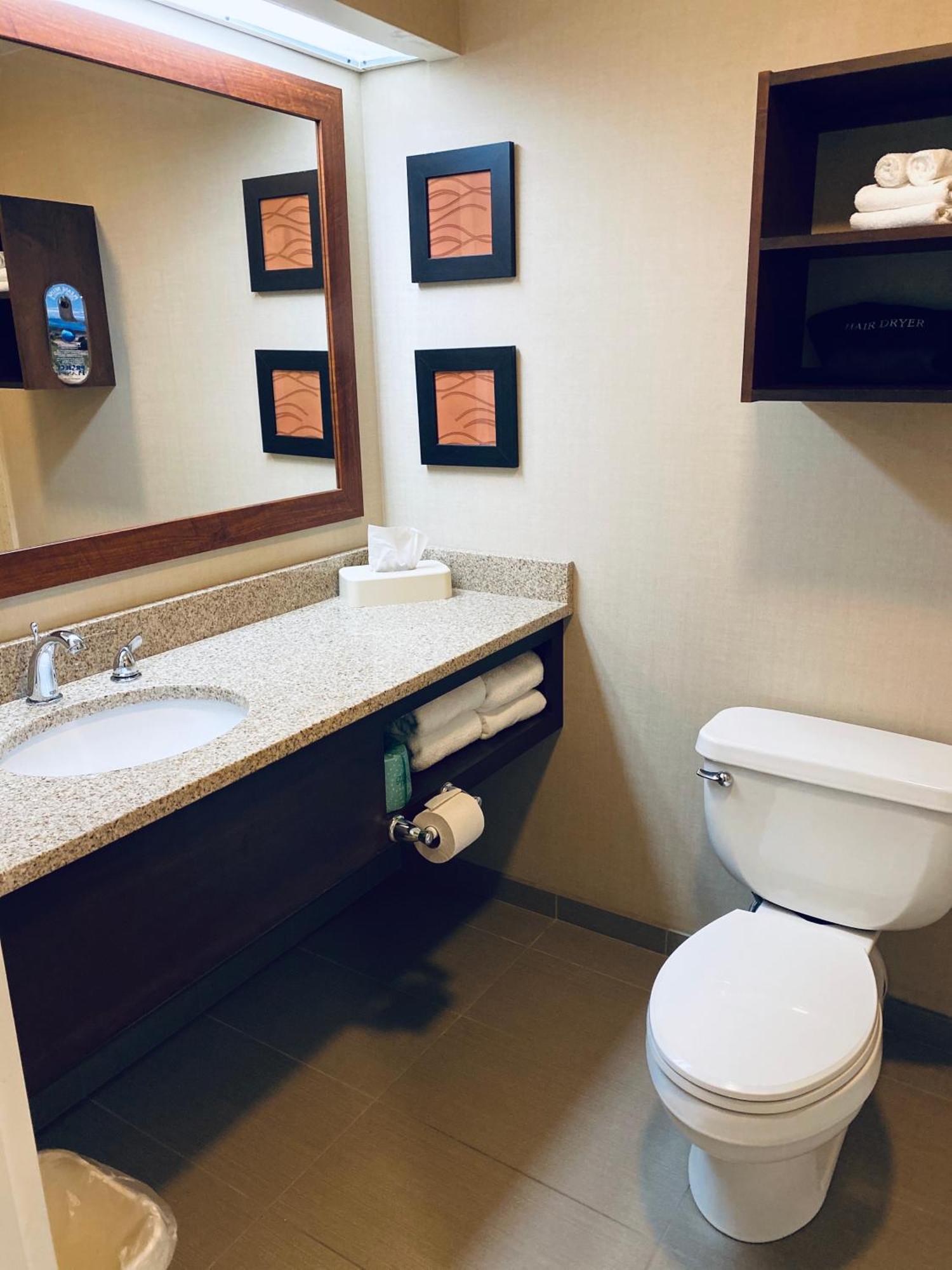 Comfort Inn & Suites Sturbridge-Brimfield Eksteriør bilde