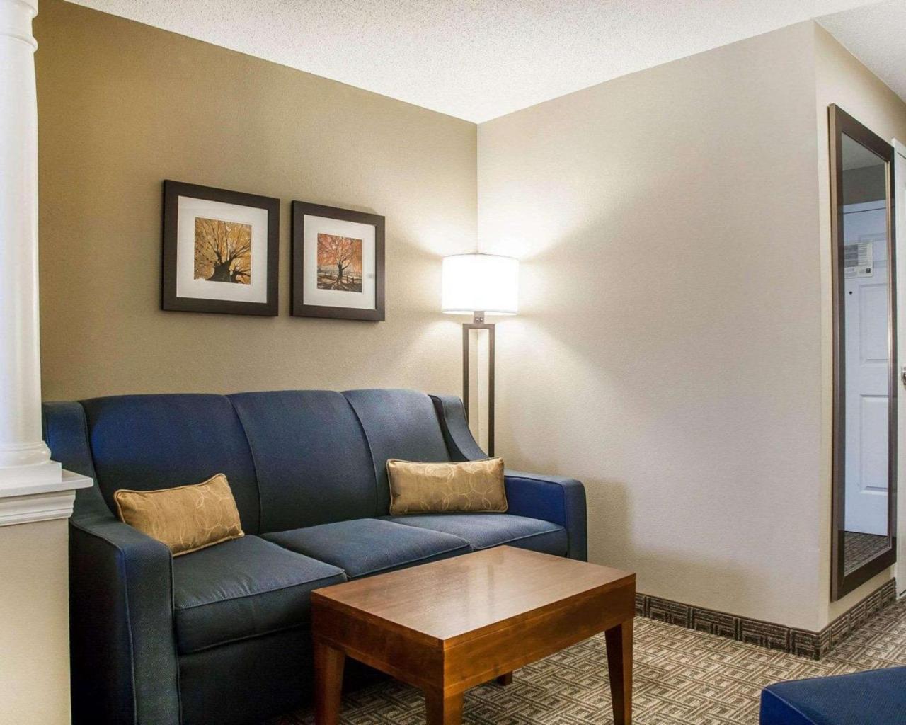 Comfort Inn & Suites Sturbridge-Brimfield Eksteriør bilde